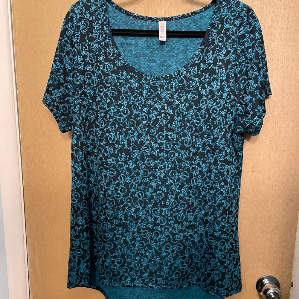 LuLaRoe Classic Tee size XL with Bicycles!
